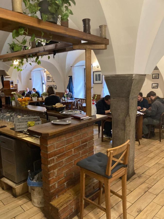 Penzion A Restaurace Modra Ruze Tabor Exterior photo